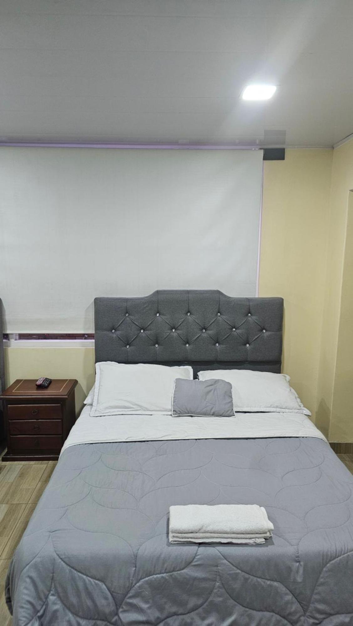 Colisseum Roma House- Campin Simon Bolivar Movistar Embajada Compensar Богота Стая снимка
